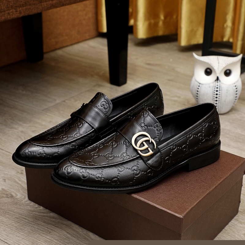 G*u*i leather shoes